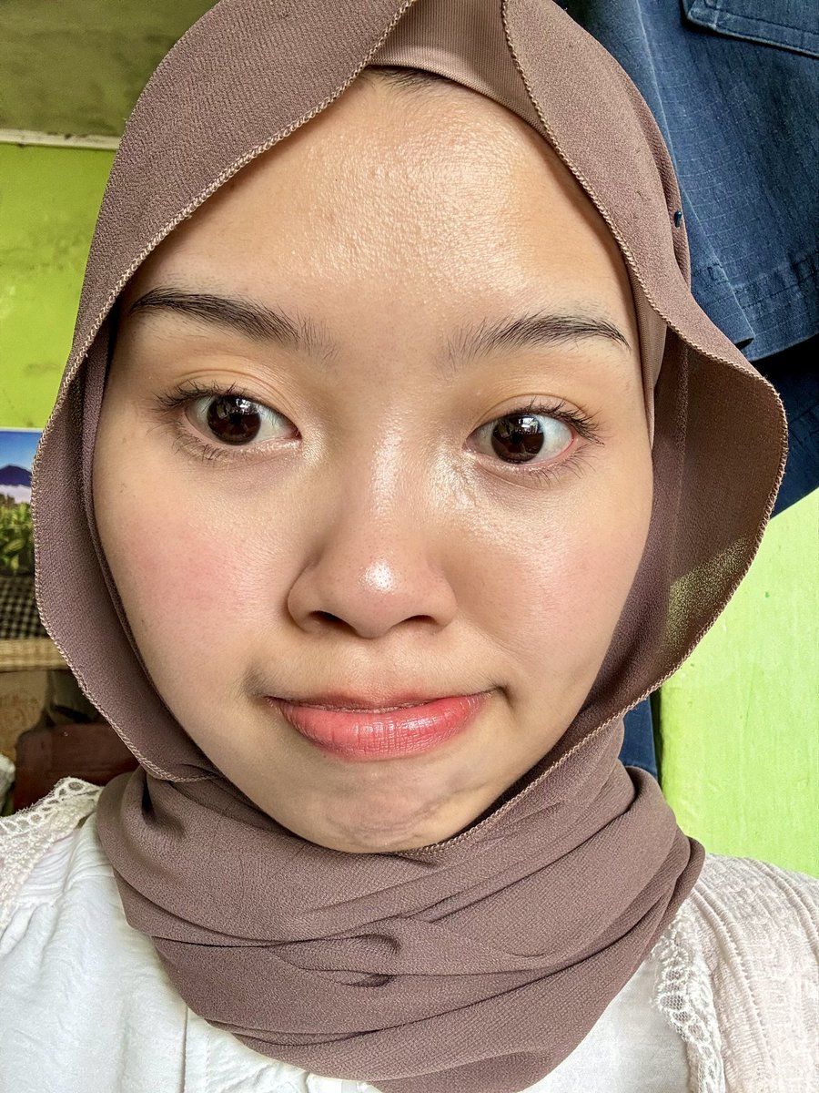 foto mudik kemarin 🤪 (merasa complexionnya lagi bagus hehe)