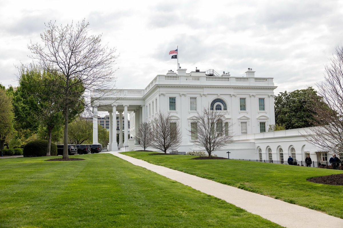Casa Presidencial 🇸🇻 (@presidenciasv) on Twitter photo Hoy, El Presidente <a href="/nayibbukele/">Nayib Bukele</a> visitará la Casa Blanca donde será recibido por el Presidente Donald Trump, <a href="/POTUS/">President Donald J. Trump</a>.
🇺🇸🤝🏻🇸🇻 Hoy, El Presidente <a href="/nayibbukele/">Nayib Bukele</a> visitará la Casa Blanca donde será recibido por el Presidente Donald Trump, <a href="/POTUS/">President Donald J. Trump</a>.
🇺🇸🤝🏻🇸🇻