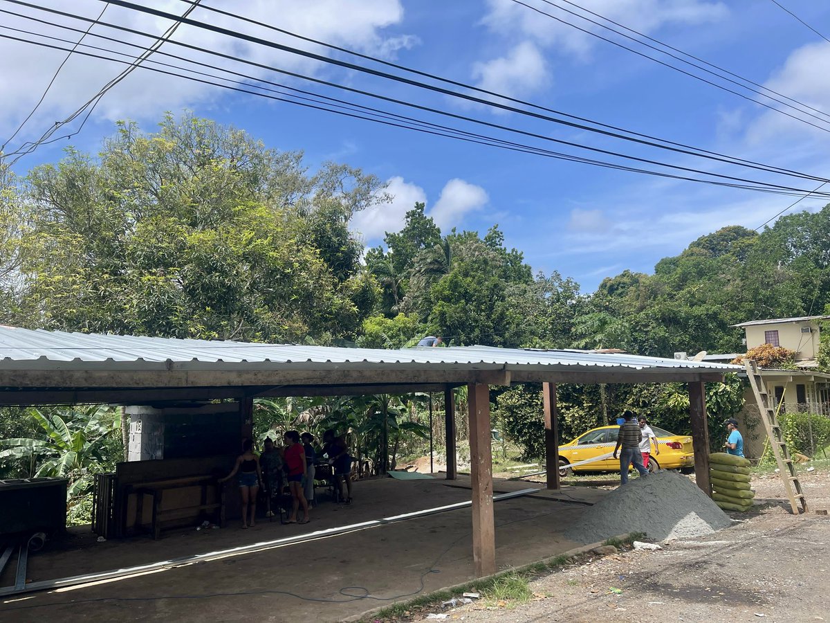 JcBurunga's tweet photo. Segunda entrega de materiales para la casa comunal de Las Lajitas,continuamos con su reparación.
#jcburunga #burungaavanzacontigo #materiales #reparacion https://t.co/349iD3sNNN