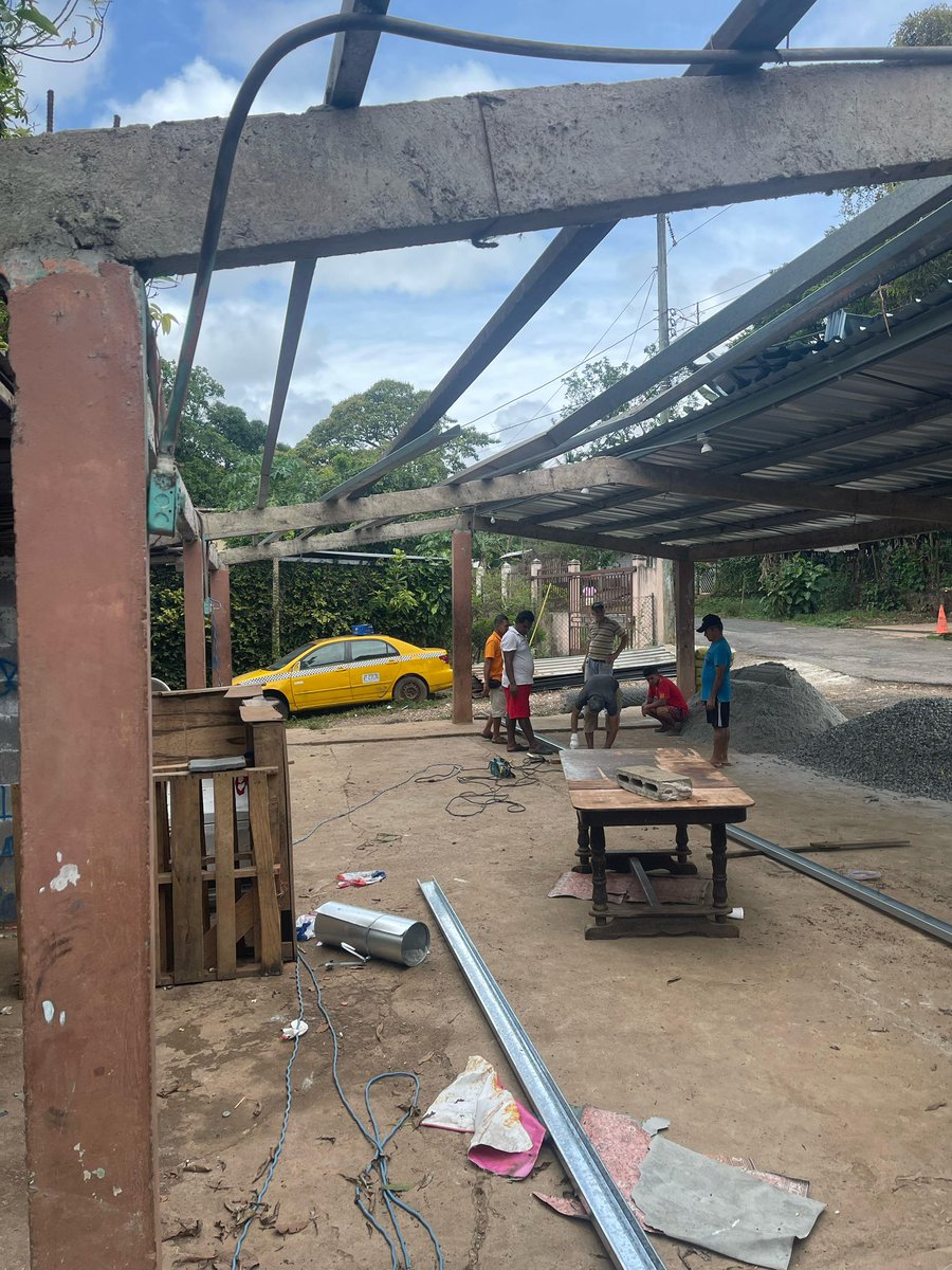 JcBurunga's tweet photo. Segunda entrega de materiales para la casa comunal de Las Lajitas,continuamos con su reparación.
#jcburunga #burungaavanzacontigo #materiales #reparacion https://t.co/349iD3sNNN