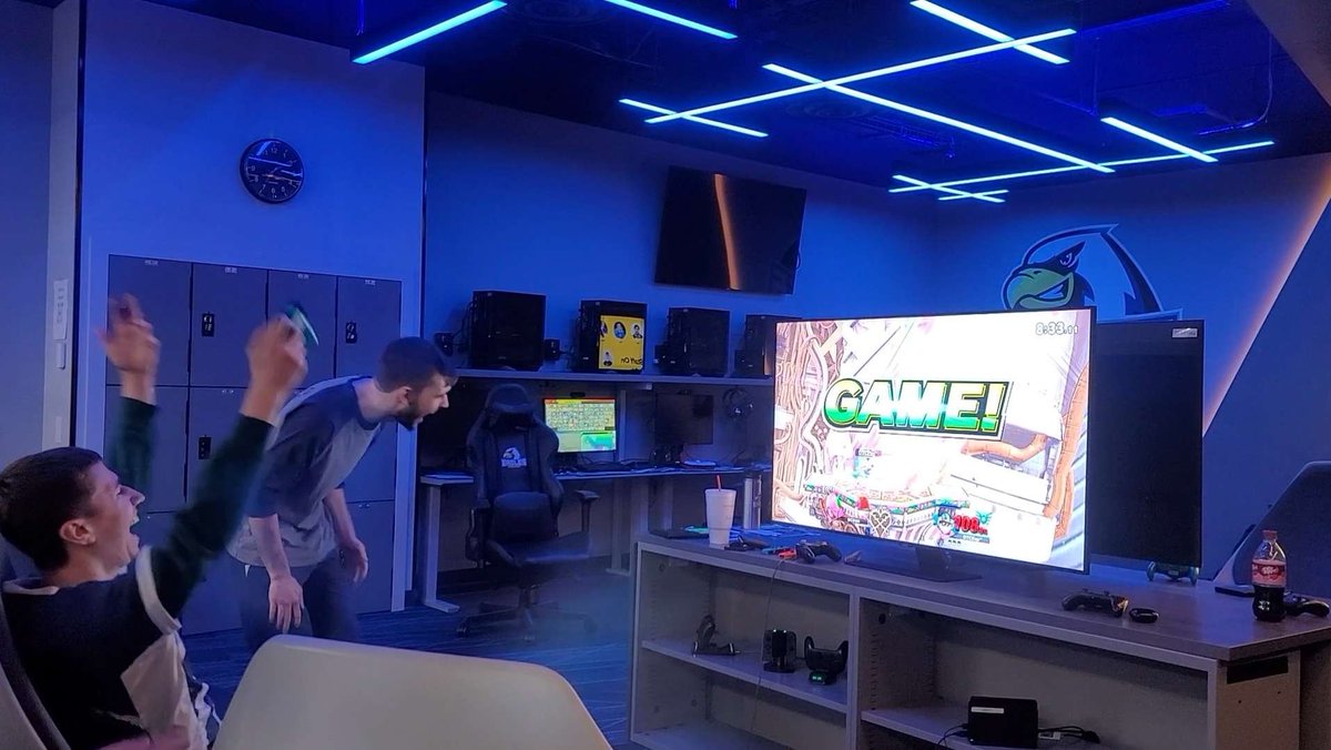 The moment our SSBU Gold team knew they had finished their season, undefeated! 💪🦅