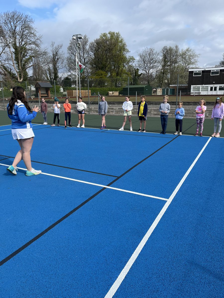 BridgendTennis's tweet image. 🎾Day 1 of Easter Camps

👩🏾‍🤝‍👩🏼59 children

🔵9 U5’s
🔴25 U8’s
🟠13 U10’s
🟢12 U12’s

🎾Developing good FUNdamentals

🤪Making TENNIS friends

ℹ️Book a space below:

bridgendtennisclub.com/pages/eventlis…

#CommunityClub #awardwinning #easteractivitiesforkids #tenniscoaching #holidaycampsforkids
