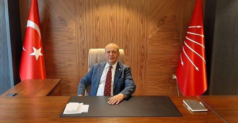 CHP Kurultay Delegesi Veysi Uyanık fitili ateşledi 🔥 

BASINA VE KAMUOYUNA
CHP Bitlis Önceki Dönem İl Başkanı ve Kurultay Delegesi Olarak, Ekrem İmamoğlu'nun "Bana Bakan Atatürk'ü Görür" İfadesini Tepkiyle Reddediyorum!
Ekrem İmamoğlu'nun bu küstah iddiası, Gazi Mustafa Kemal