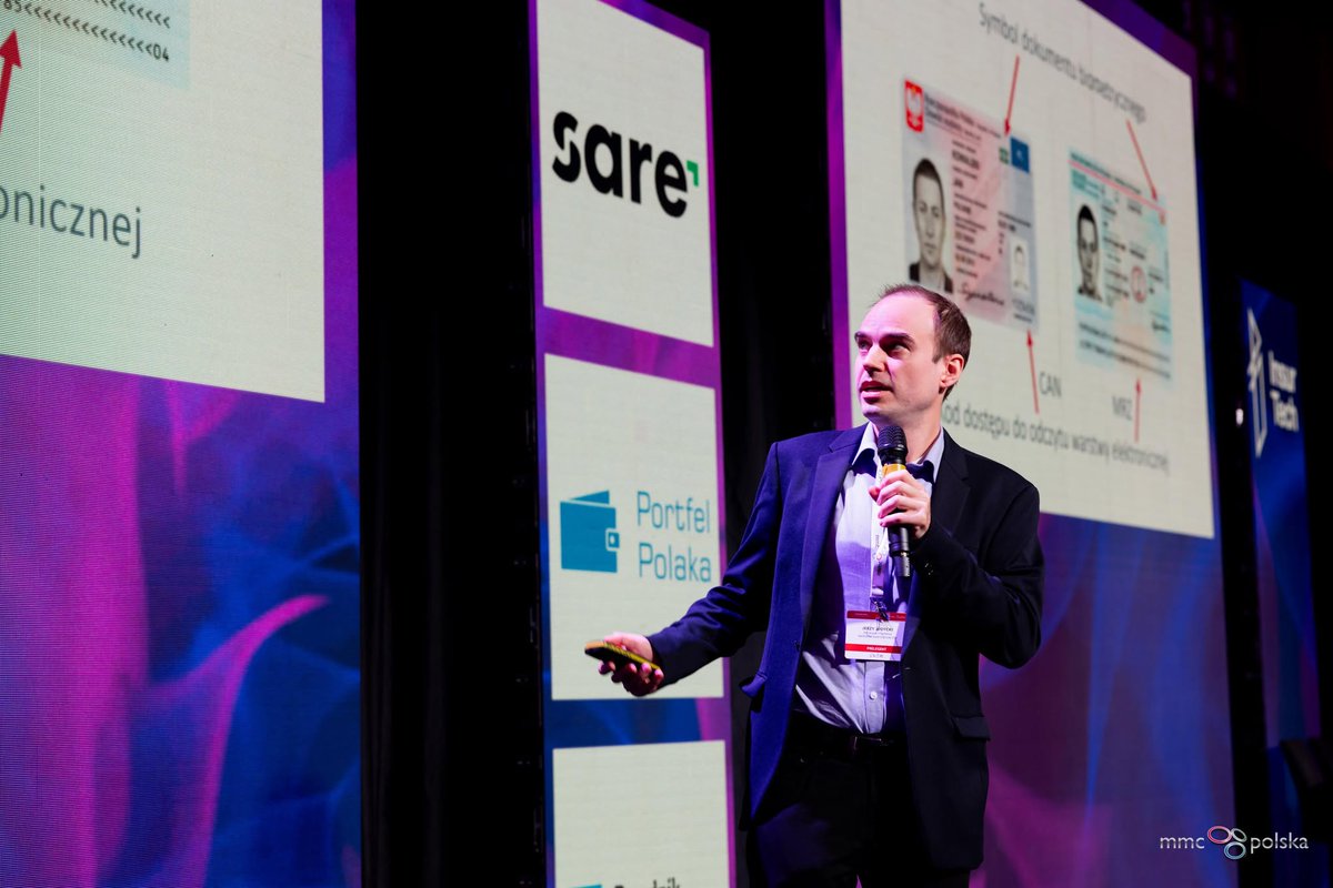 FinTechDigital's tweet image. Następnie czekały na nas dwa praktyczne case studies:  💬 Rozwiązania dla bezpieczeństwa dokumentów biometrycznych ➡️ Jerzy Judycki, Polska Wytwórnia Papierów Wartościowych  💬 Efektywne platformy analityczne w sektorze finansowym ➡️ Grzegorz Czaja, Elitmind