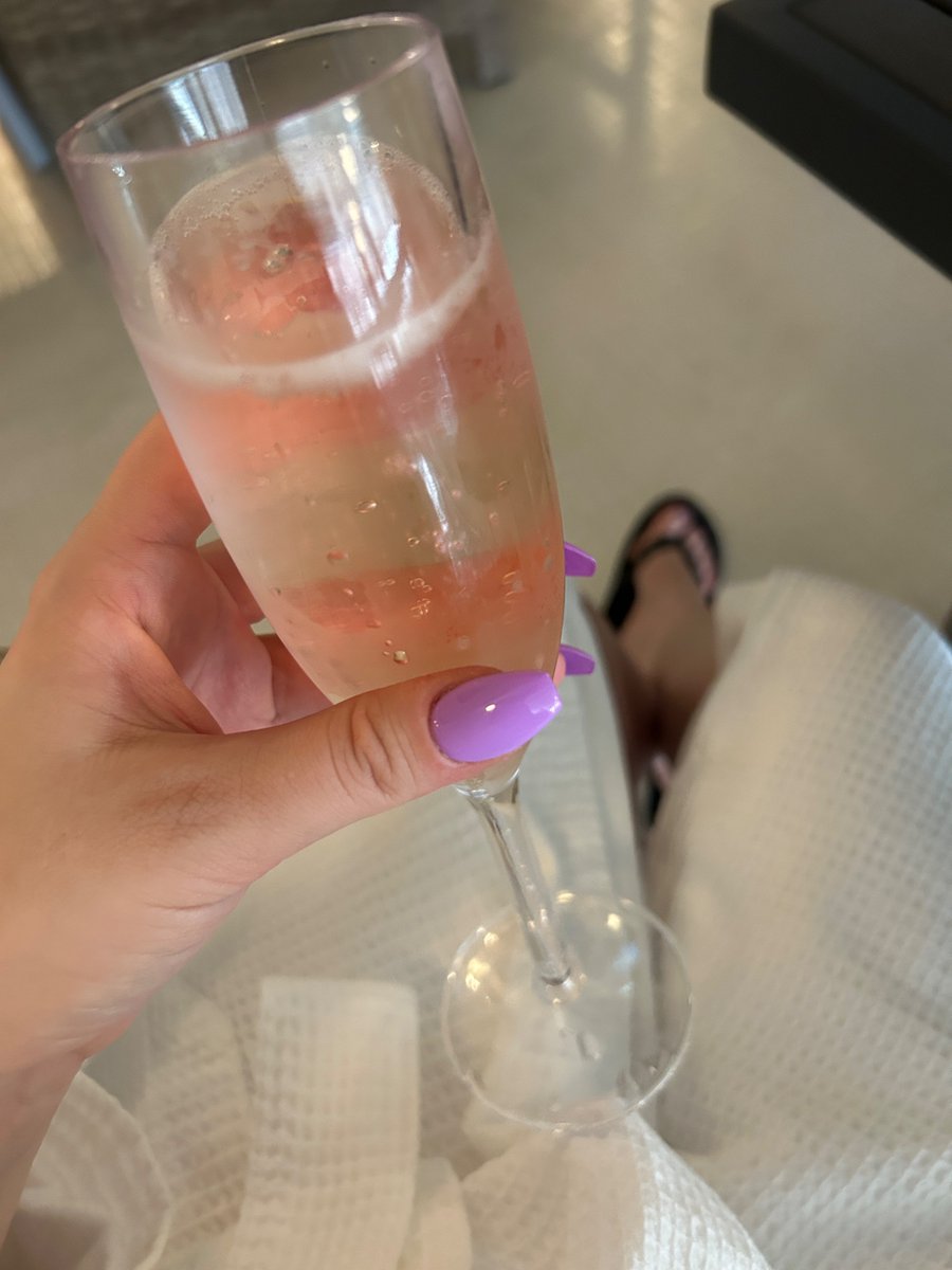 You: binging on clips on a Monday morning 

Me: relaxing at the spa 😜🥂

<a href="/clips4sale/">Clips4Sale.com</a> 

#spoiled #Princess