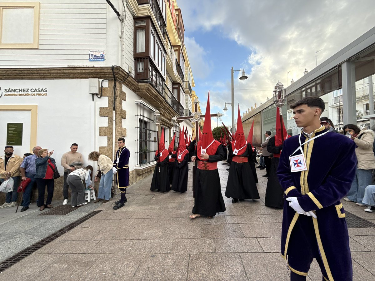 🔴 La Cruz de Guía se encuentra punto de bajar a la Plaza de San José.

#LunesSanto25 #Medinaceli #Trinidad