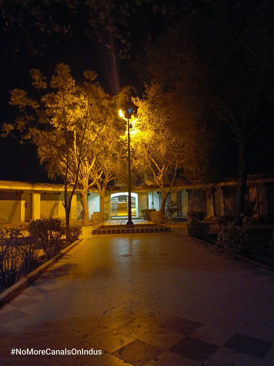 زندگي جي سختين تي پليل انسان ڪنهن جو شاگرد ناهي هوندو! 
#NoMoreCanalsOnIndus