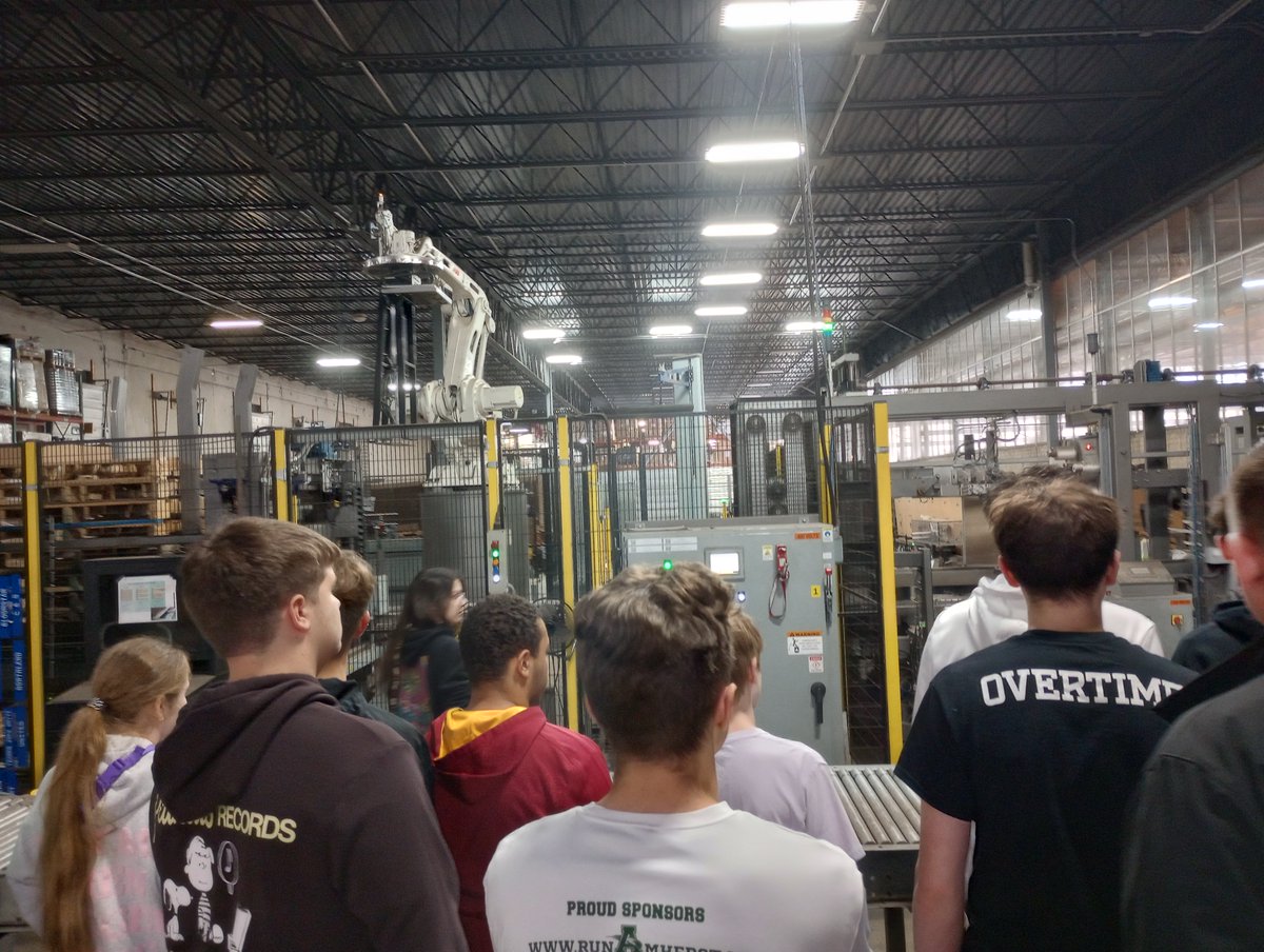 Our CCP Programmable Logic Controllers classes got a chance to see the vast variety of robotics and greenhouse technology applications used at Green Circle Growers. We got to see it at a busy time of year with #MothersDay right around the corner.

#CometPride #automation #orchids
