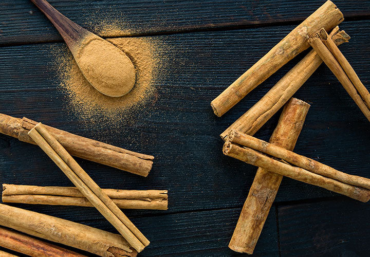 MindBodyIsLife's tweet photo. Los medios de comunicación quieren que pienses que la canela es solo para los lattes.

Te están mintiendo.

Esta especia ancestral es una de las medicinas más poderosas del planeta.

Aquí tienes 8 razones por las que la necesitas: https://t.co/Y4rFDJlCOg