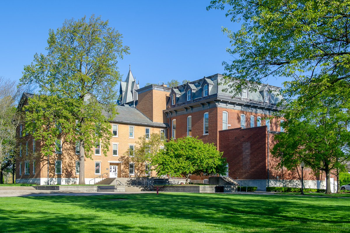 FranklinCollege's tweet image. We don’t just walk to class—we wander through a certified arboretum 🌳✨ Franklin College is officially a 2024 Tree Campus Higher Ed Institution! 12 years of making campus greener, healthier, and more beautiful for Grizzlies and guests alike. 💚 #GrizzlyGreen #TreeCampus
