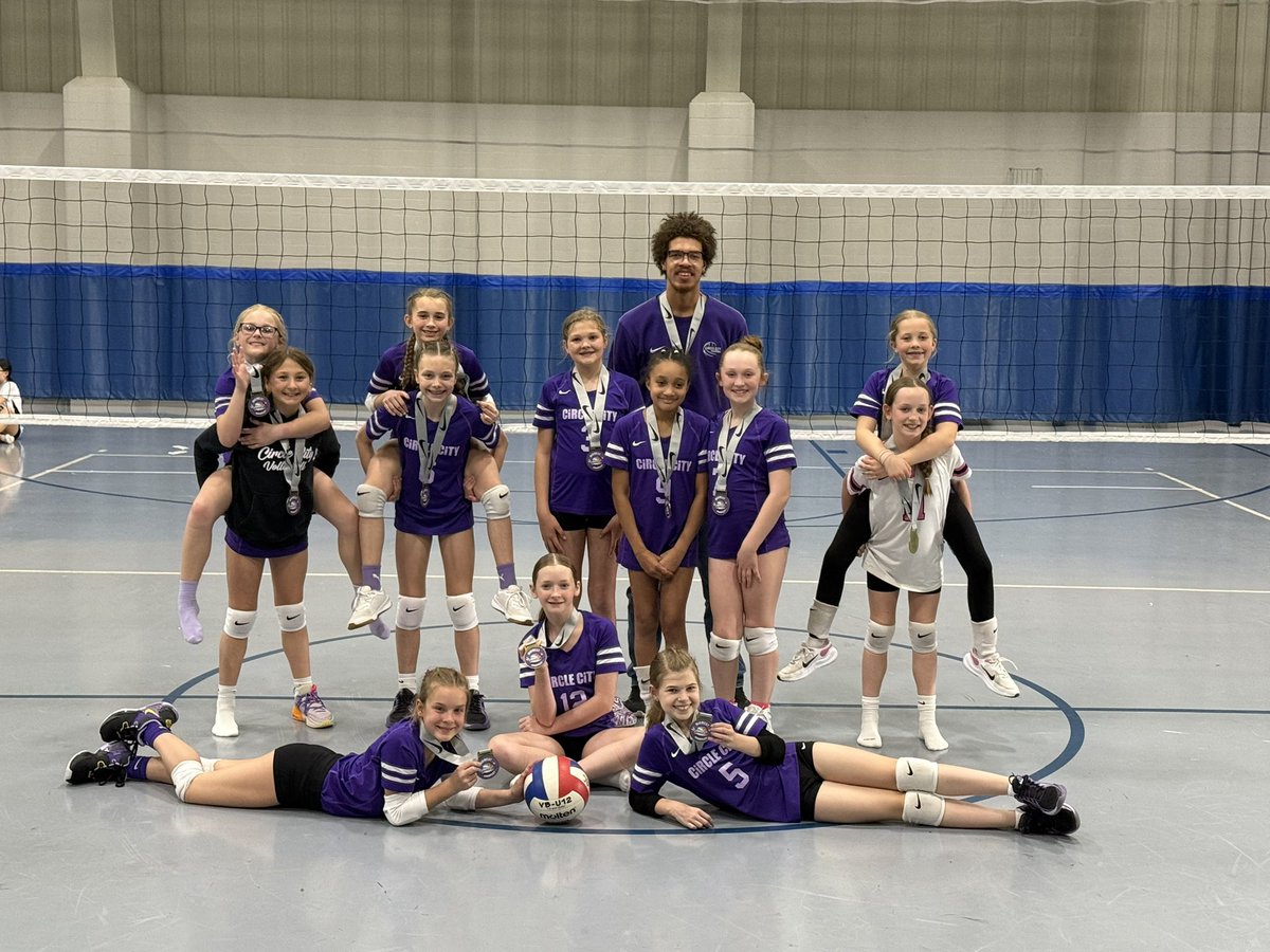 Congratulations to 11 Black on their 2nd Place Finish in the 10-12 Girls Division at the Midwest Gauntlet this past weekend!🔥 Great work, ladies! 🤩 #CircleCityElite