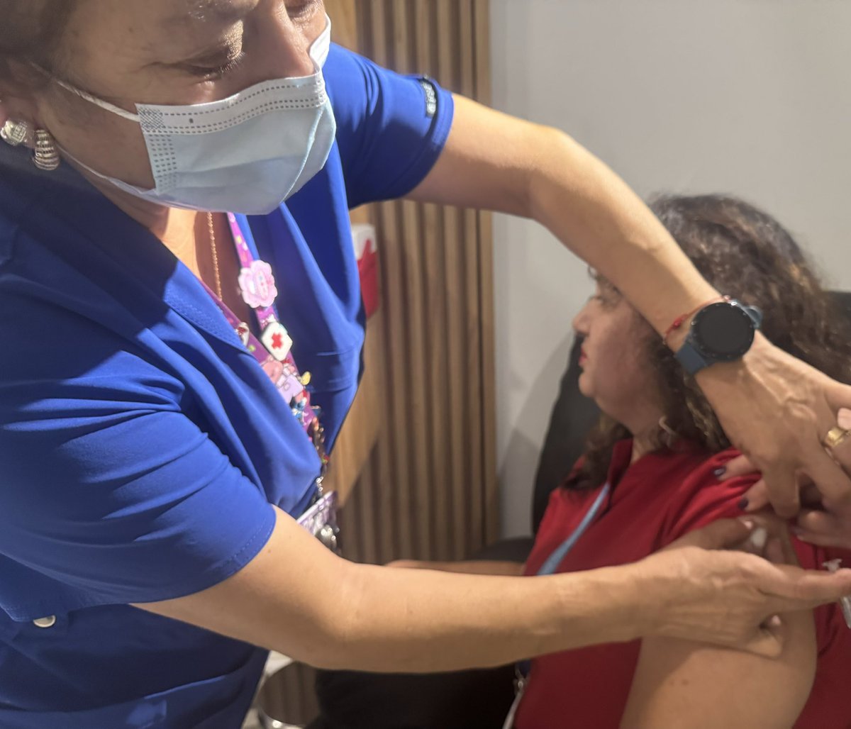 Hoy profesionales del Centro de Salud Familiar Cesfam O’Higgins en coordinación con la Unidad de Bienestar  de <a href="/RegCivil_Chile/">Registro Civil e Identificación - Chile</a> Biobío realizan operativo de vacunación contra la influenza en Of #Concepción para funcionarios y funcionarias de atención de público de nuestro Servicio
