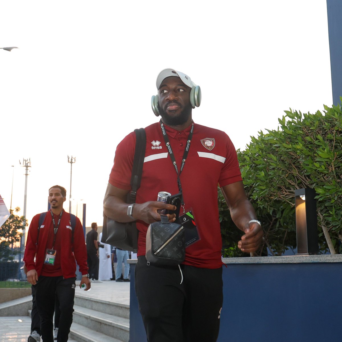 وصول نجوم الفريقين إلى ملعب المباراة 🏟️

#الدرعية_العلا 
#دوري_الدرجة_الثانية | #SDL
