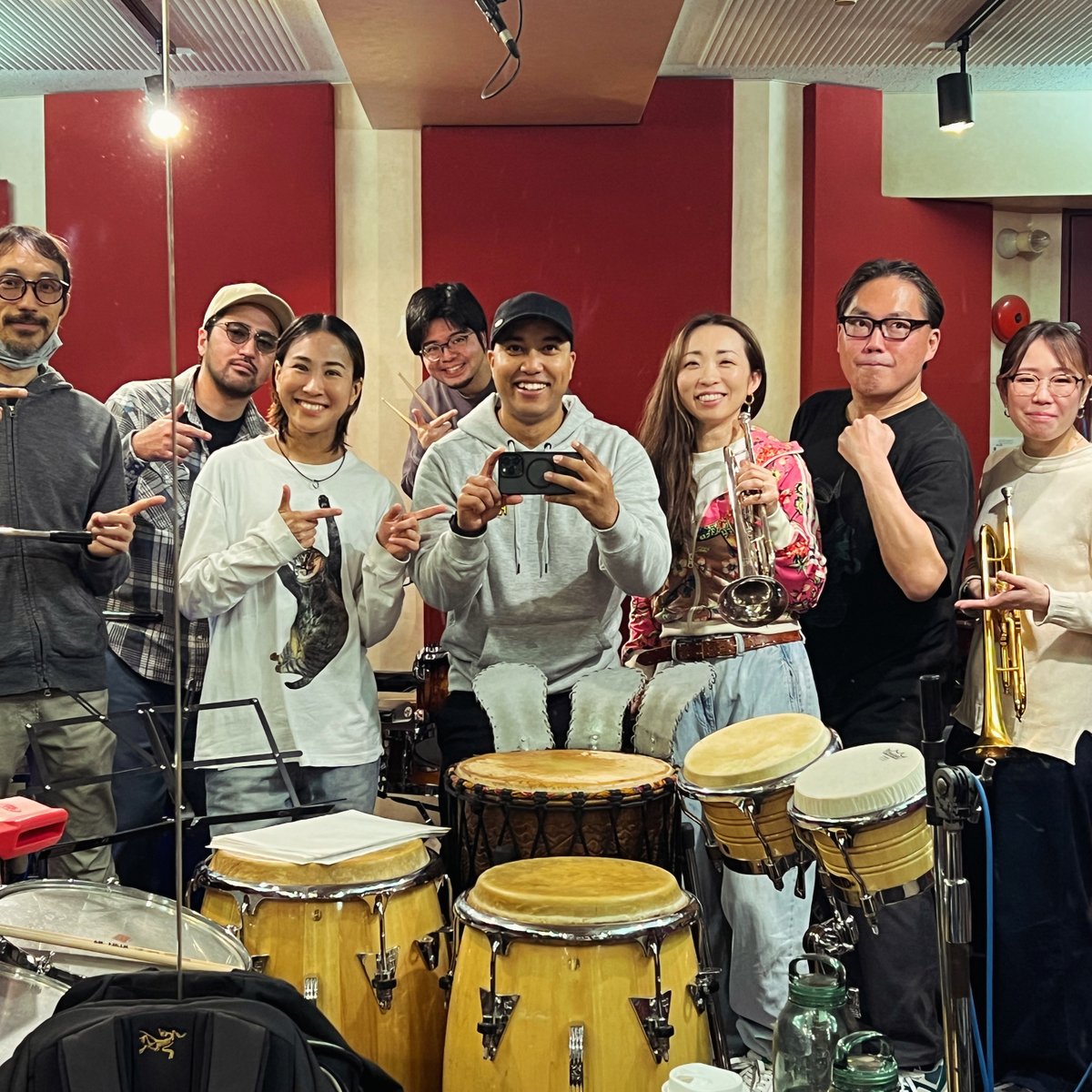 今週金曜に迫った <a href="/ogikuborooster/">佐藤ヒロオ</a> でのアブラミ今年初ライブ ですが、遂にゲストvo <a href="/YacelSagarra/">Yacel Sagarra</a> 交えてリハしましたよ。

入ってもらった瞬間にガラリと音が変わる・・
有り体に言って最高でした。

もういろいろあるけどこれはもう乗っかって楽しんじゃうしかないですわ・・