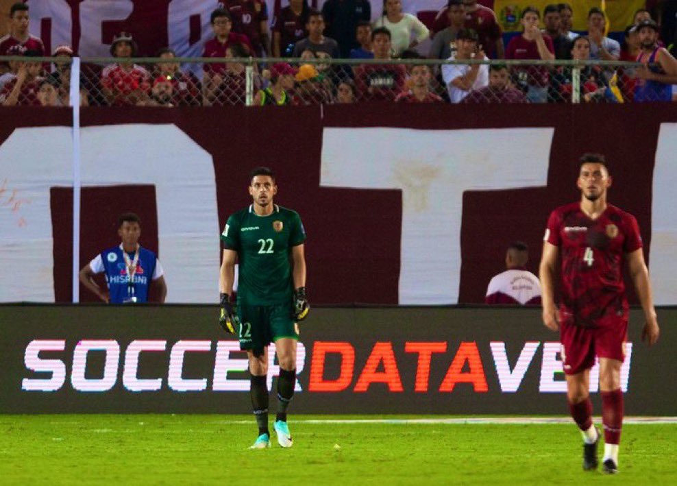 DIA INTERNACIONAL DEL PORTERO 🧤🚫

Un total de 37 guardametas han defendido el arco de <a href="/SeleVinotinto/">La Vinotinto</a> en su historia (1964/2025).

📊🤯NUESTRO PORTERO VINOTINTO🇻🇪

1º Penales parados [4]
1º Arcos en cero ELIM [6]
1º Mas partidos seguidos sin perder [9]

<a href="/Betsamerica007_/">Betsamerica007</a> 🎰