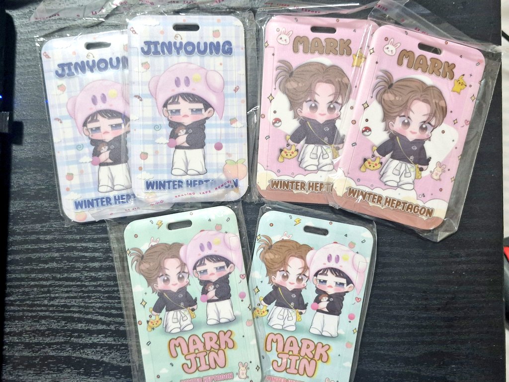 วันนี้เครียดกันทั้งวัน เราก็เครียดทั้งที่รับบัตรมากอดไว้ในมือแล้ว พรุ่งนี้ไม่รู้จะต้องเจออะไรกันอีก มาฮีลใจกันนิดหน่อย แจกคนละชิ้น ทั้งหมด 6 ชิ้นเลือกได้จะเอาชิ้นไหนคร่า ทุกคนเราต้องอดทนจนกว่าจะคอน 😂😂 เพื่อผู้ชายทั้ง 7 
สุ่มจากรีนะคะ ไม่ต้องฟอลได้จ้า
#GOT7_NESTFESTinBKK