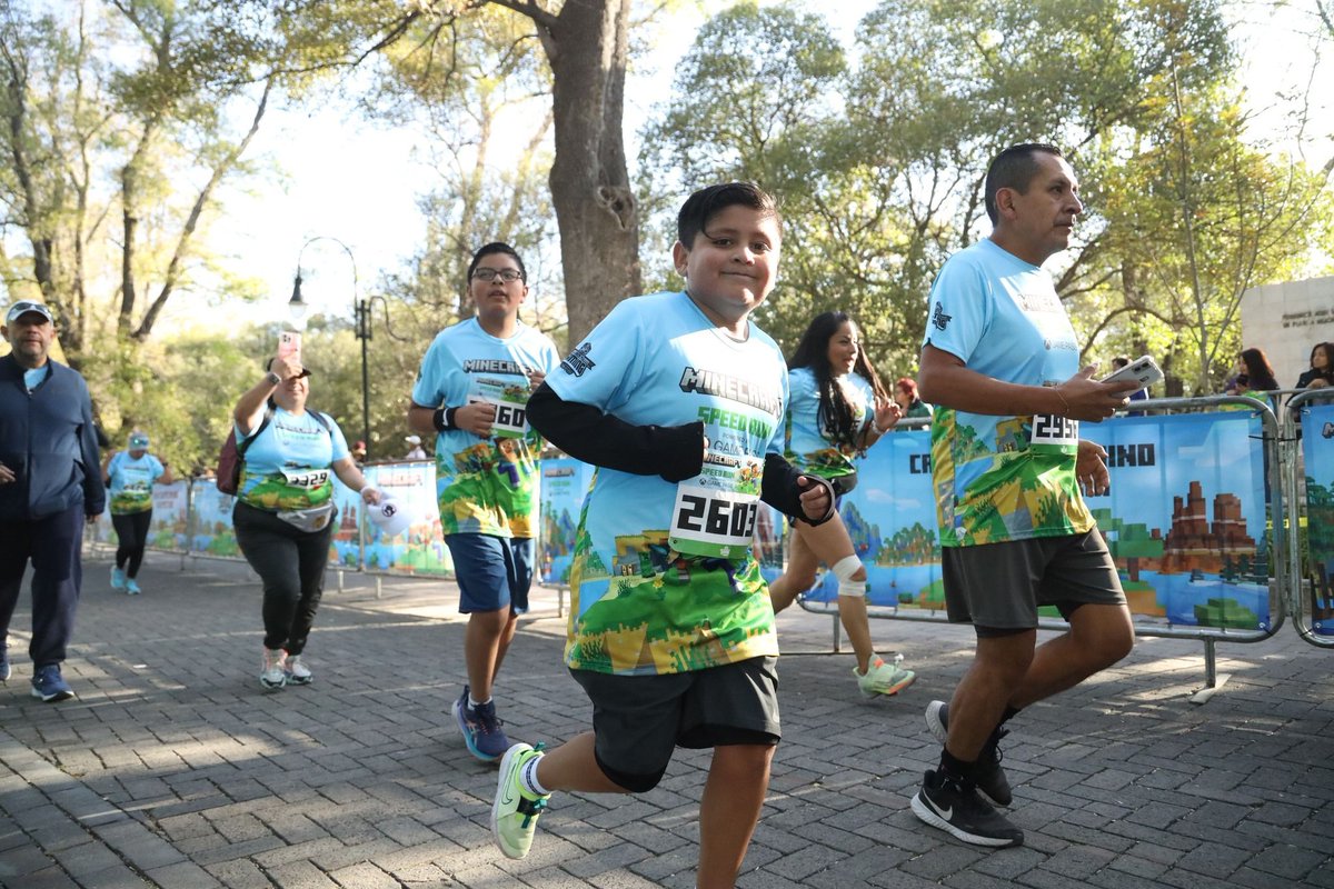 emocionD's tweet image. ¡Te compartimos las mejores imágenes de la increíble carrera Minecraft Run! 🏃‍♀️💨
¡Los participantes corrieron con todo el entusiasmo, como si estuvieran siendo perseguidos por un Enderman! ⛏ ¡La aventura no paró ni un segundo!
#MinecraftRun