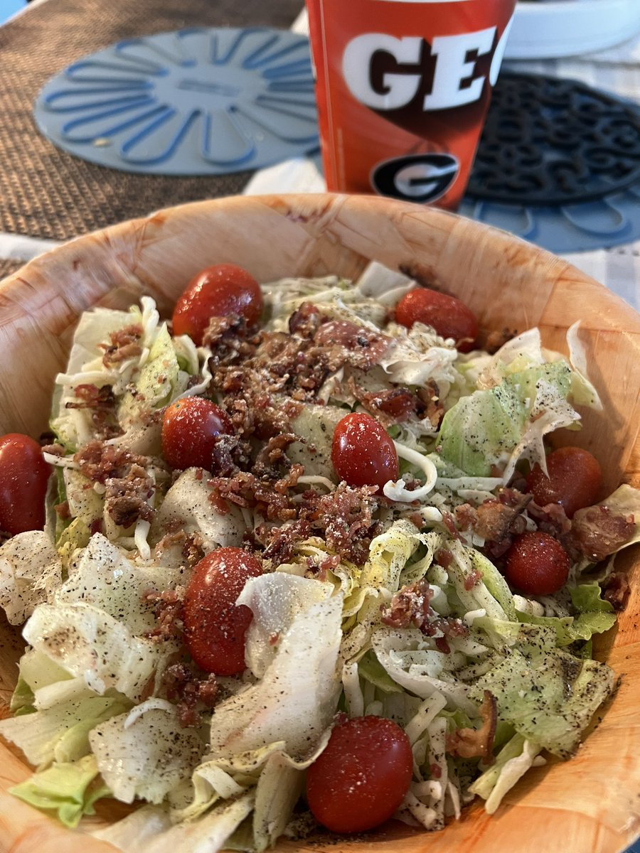 DavisJd1962's tweet image. #Baconbits 
#Cherrybombs 
Dang good salad