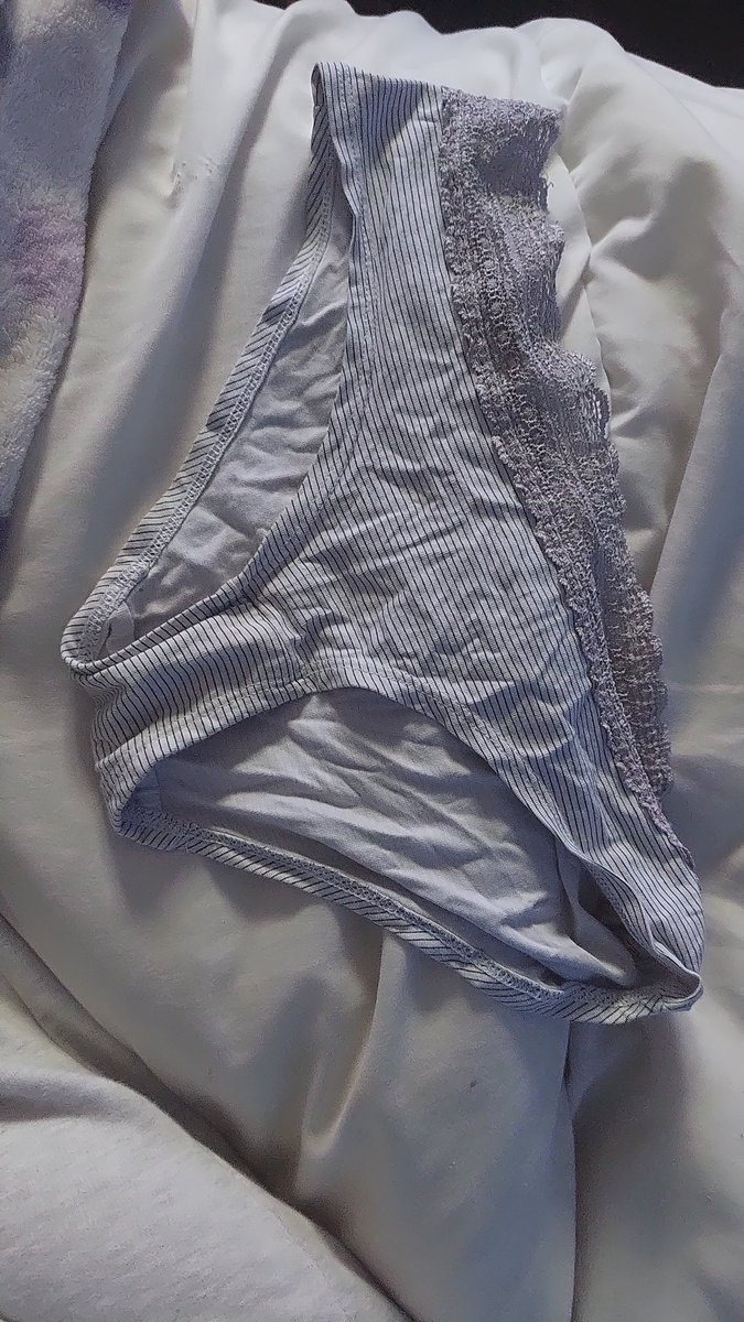 MistressMayhem9's tweet photo. Selling my used underwear and socks , DM for details ❣️#underwear #sock #findom https://t.co/vDByTmlFKl