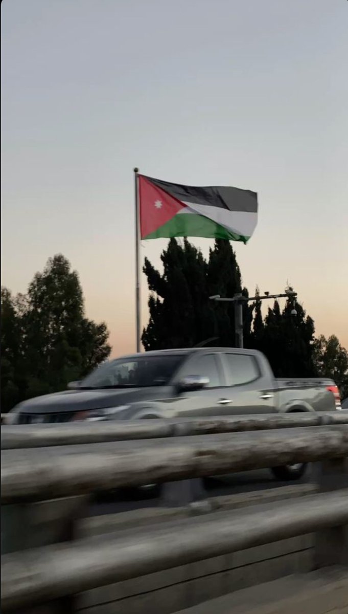 DDhamsha's tweet photo. لا غيّب الله لك رايه وجعلك ربي امناً مطمئناً🇯🇴🇯🇴🇯🇴.
#يوم_العلم
#الأردن 
#المملكه _الاردنيه _الهاشميه
🇯🇴🇯🇴🇯🇴 https://t.co/zGmpQPShFd