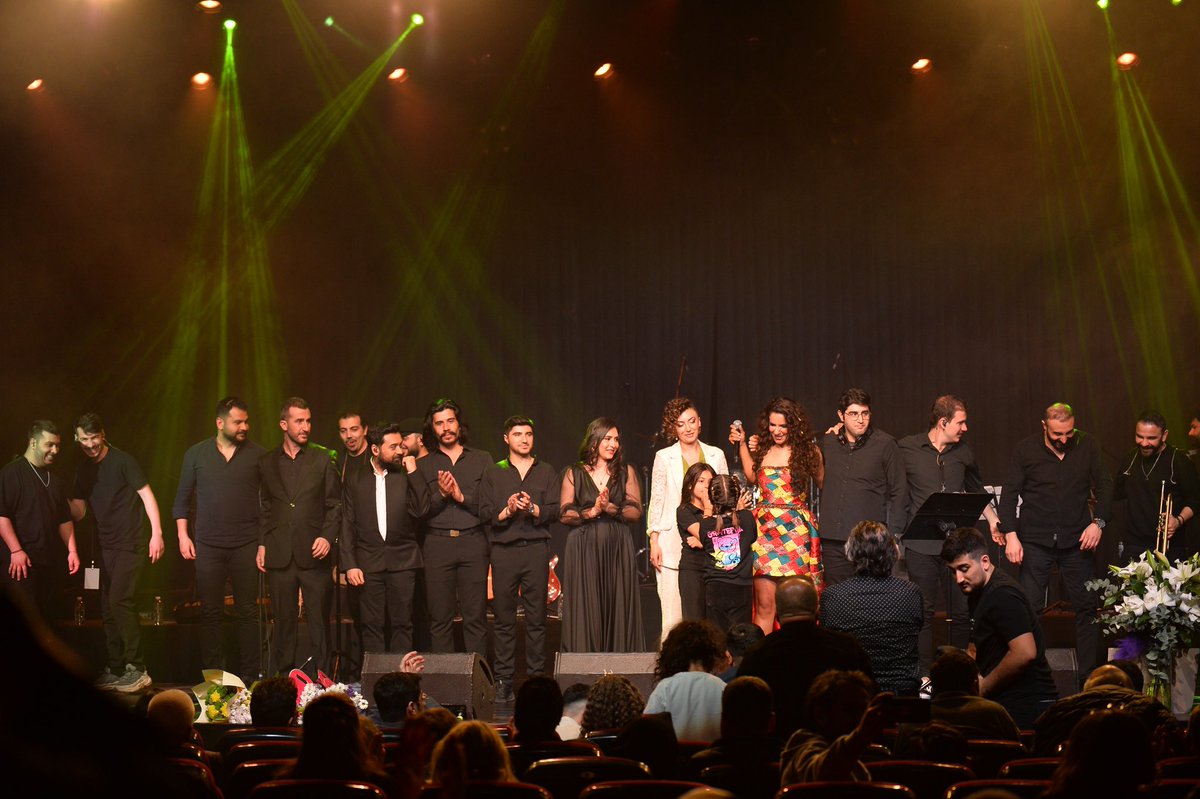 taramamedova's tweet photo. Ev konser yek ji xeyalên min bû û bi xêra wê gohdarên hêja bû rastî. 
Konsera Stenbol’ê wek xewnekî bû. Ez hêjî hişyar nebûm. Min ji we hêzek a gelek mezin hilda. Ez gelek sipasîya xwe  ji hemû dost û hevalên xwe re kû ez bi tenê  nehîştim re dikim 🥹🙏❤️

#bostancıgösterimerkezi https://t.co/MeVXUwvzJl