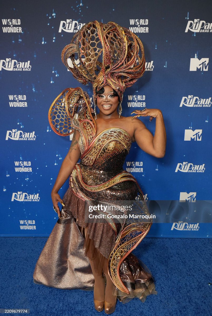 EssenceofDrag's tweet photo. Onya looks so fucking good #DragRace https://t.co/GWcweNdG19