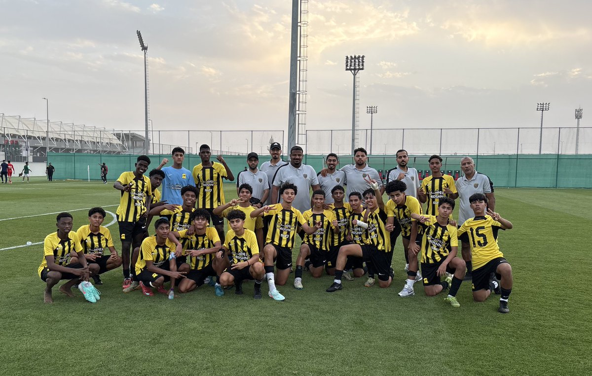 🏆دوري تحت 15 عام
#الاتحاد 2 : 1 الاتفاق 
🔚 نهاية اللقاء
سلطان بن مهري ⚽️
خالد مكرمي ⚽️