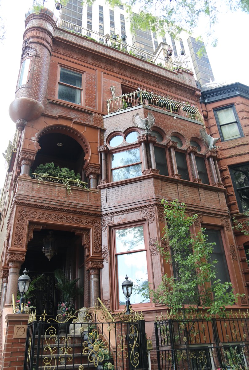 LynnBecker's tweet photo. Ever wonder what that gloriously eccentric gold-domed mansion on Cedar looks like?  Turns out it's just as loopy on the inside! Crain's Dennis Rodkin reports it was built in 1884 by no less than Bertha Palmer by architect Joseph Lyman Silsbee.
https://t.co/ZQaHeJDYTo https://t.co/nqFb6FVE7I