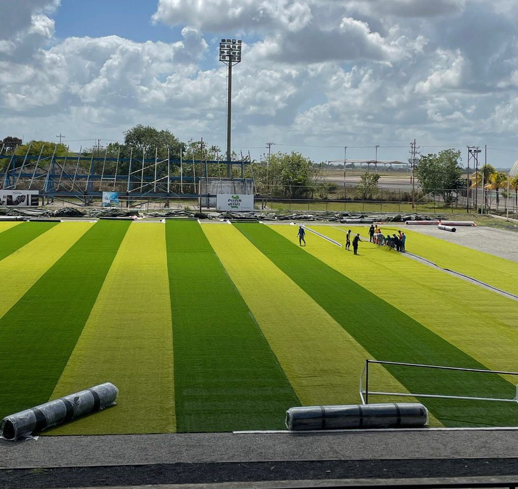 Así va la remodelación del Estadio "Comanche Bottini" 🏟️ de  Maturín

• Le están poniendo la grama artificial homologada por FIFA

• Construirán una tribuna en forma de U para albergar 12 mil personas

El objetivo será que Monagas SC juegue sus partidos de Liga FUTVE ahí.
