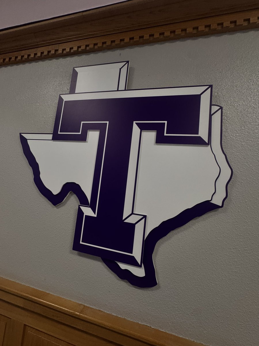 Francisco_Rdz79's tweet image. Thank you @TarletonFB for haveing me at y’all’s spring ball game. @coachscarey @CoachDJWagner @CBartlettTSU
@castillo_ac @castillo_ac @CoachSGonzo