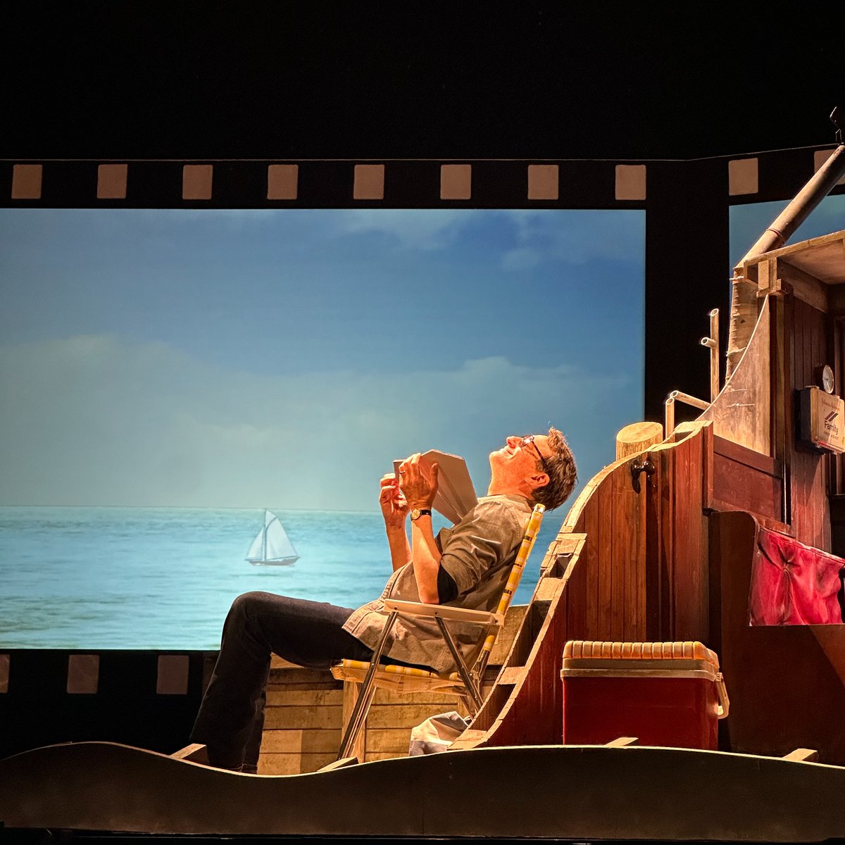 Even Roy knows you’ve got to catch the UK sun while you can. Blink and it's gone! 🌞⏳

#TheSharkIsBroken #UKTheatre #UKTour #JAWS