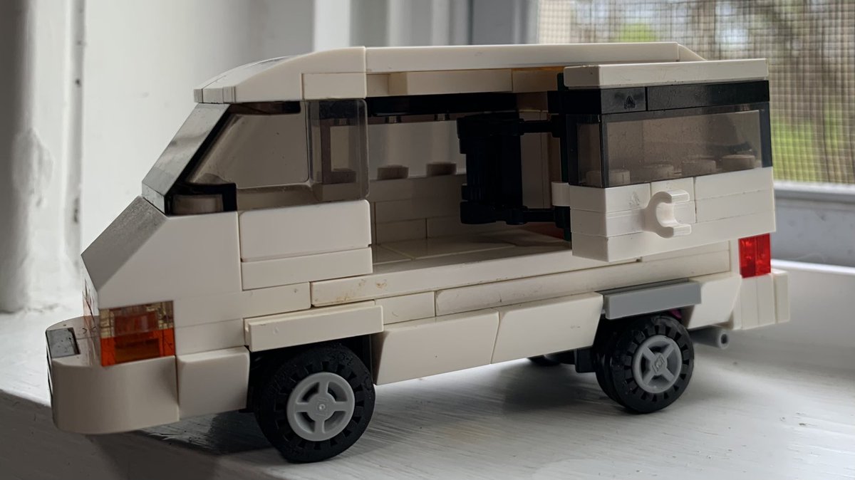 I was determined to give this thing a sliding door. I’m happy with the result