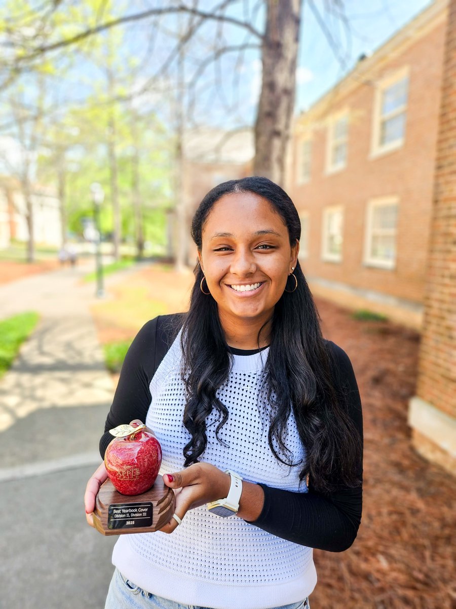 🎉 Big congrats to Alison Williams ‘25, former Editor-in-Chief of Entre Nous, for winning the David L. Adams Apple Award for Best Yearbook Cover (Division II &amp; III)! 🏆✨ We’re very proud of Alison and her incredible work representing #CAMatSamford! 📚🗽