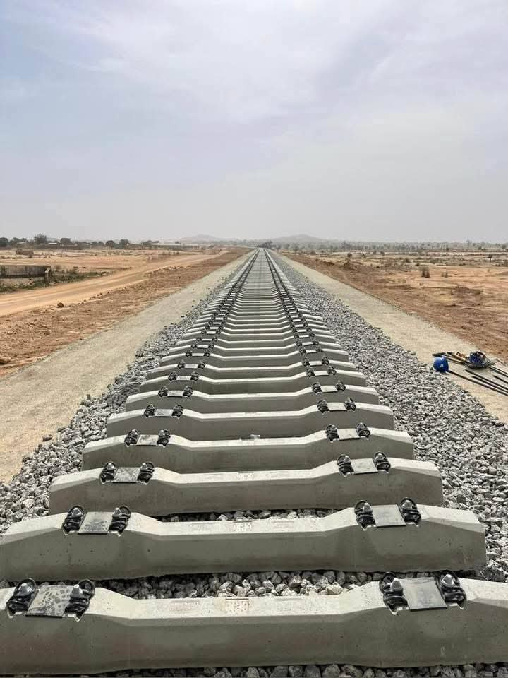 OneLoveNigeria3's tweet photo. Progress report of the ongoing construction of over $1bn dollars kano to Abuja standard Guage railway project.
May Nigeria and Africa succeed ❤️
Nigerian Army / Portable / Obasanjo / Owambe Thieves / FBI and DEA / T for Thanks / #RenewedHope / #ContactlessInUS / #FubaraMustGo https://t.co/8rWTSGWBr5
