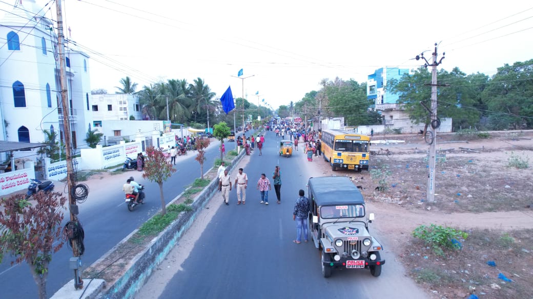 BapatlaPolice's tweet image. “Eyes in the Sky, Safety on the Ground: Bapatla Police Tighten Surveillance for Public Safety”

#PublicSafety #SmartSurveillance #TechForSafety #ModernPolicing #Leadership #TusharDudi #IPS #AndhraPradeshPolice  

@APPOLICE100