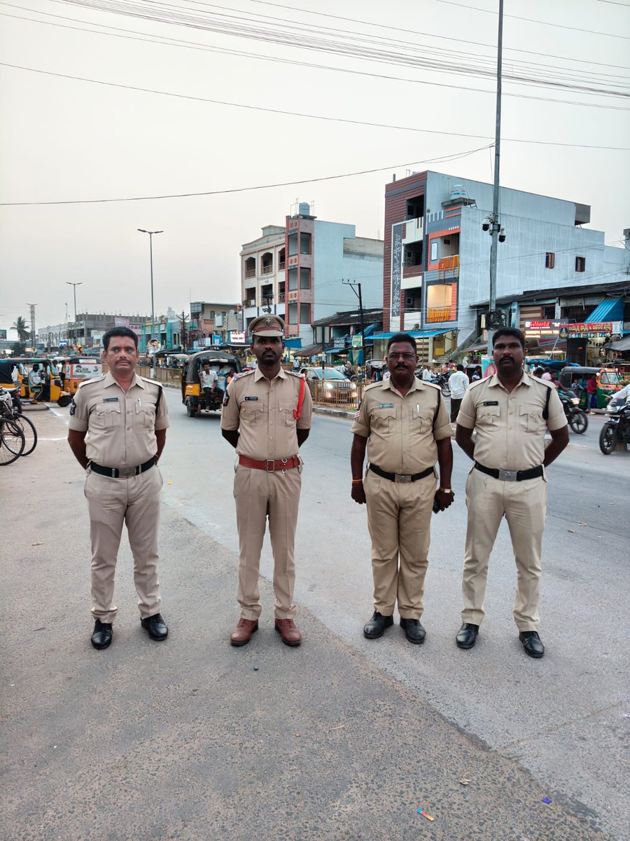 BapatlaPolice's tweet image. “Eyes in the Sky, Safety on the Ground: Bapatla Police Tighten Surveillance for Public Safety”

#PublicSafety #SmartSurveillance #TechForSafety #ModernPolicing #Leadership #TusharDudi #IPS #AndhraPradeshPolice  

@APPOLICE100