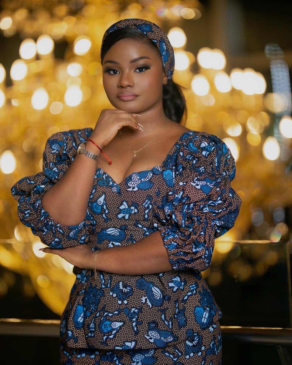 Arrêtez de maudire vos ex-copains en pensant qu'ils n'iront nulle part dans la vie et qu'ils ne trouveront pas de bonnes femmes ! Vos malédictions ne servent à rien, Dieu n'est pas comme vos Sugar Daddy , il ne vous écoute même pas car le seul lien reconnu par Dieu est le