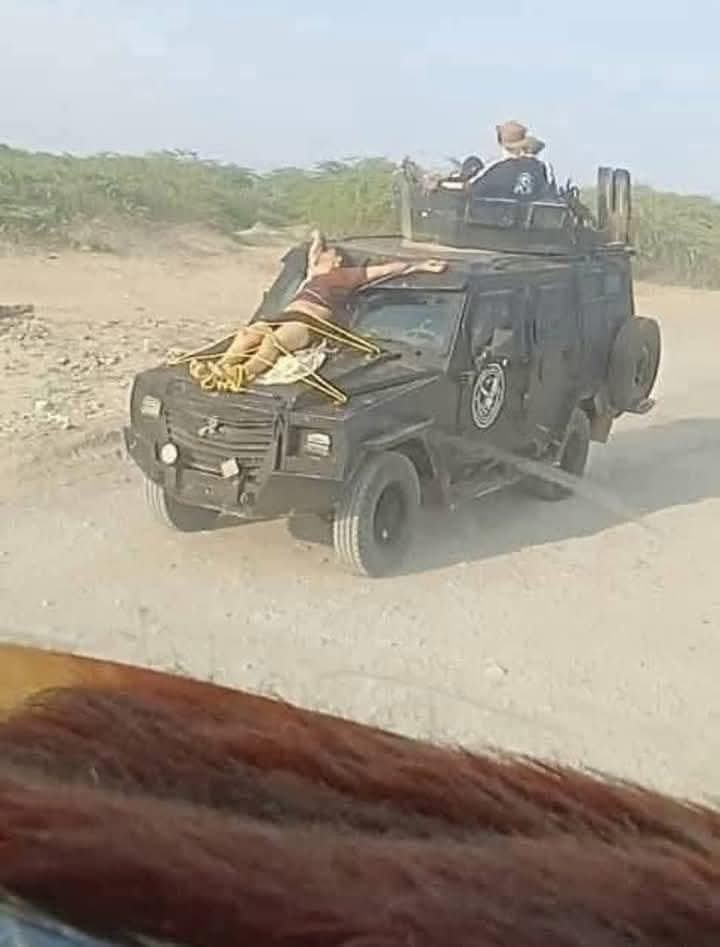 هذه أعمال المرتزقة بمن يختلف معهم من أصحابهم.!! 
فكيف سيكون تعاملهم مع من يروا أنهم أعدائهم..؟؟!! 
لا مراعاة لدين ولا إنسانية ولا قبيلة ولا حرمة لديهم لأي شيء.
هذه هي الجماعات التي تدعمها السعودية والإمارات وأمريكا.!!!