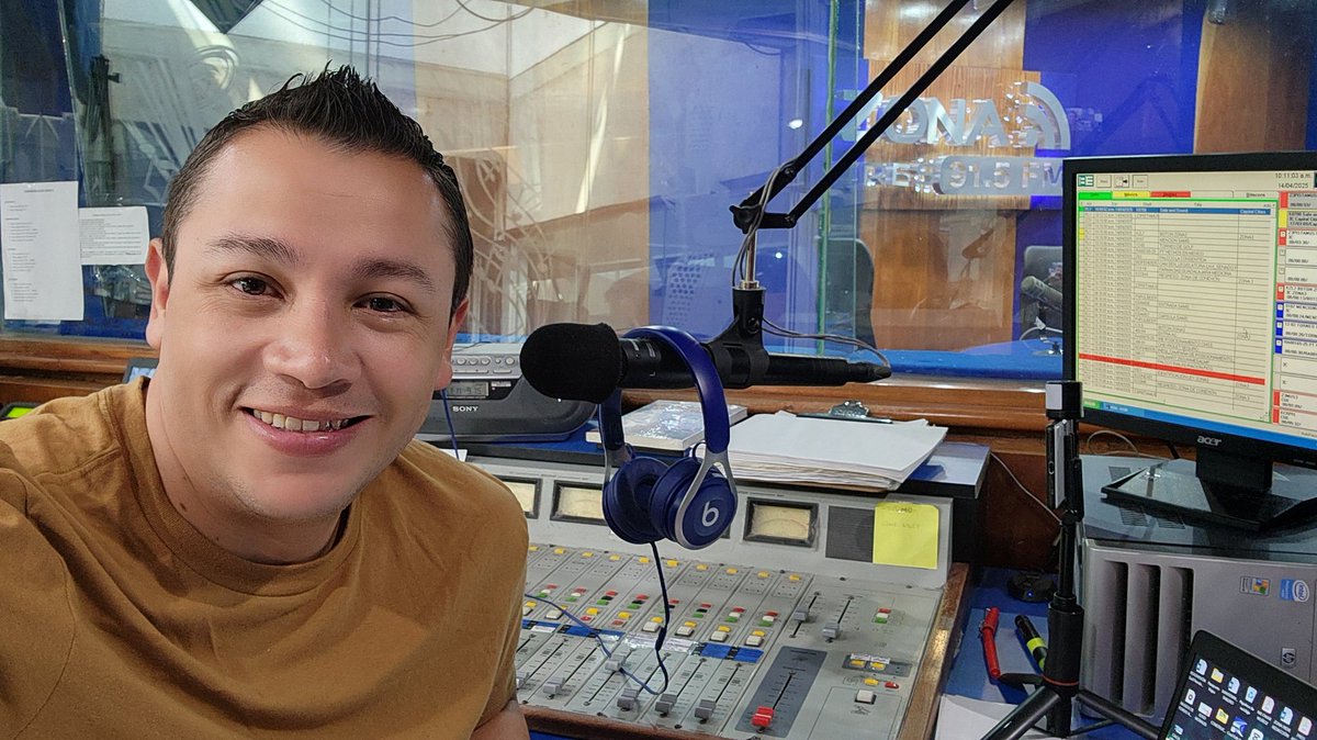 omar_machain's tweet photo. 💥🔌🎵 #Detonadores este lunes con "L" de LO QUE QUIERAN ESCUCHAR en #ZONAdeConexión, nos conectamos con 1 hora de #Complacencias a través de @ZONA3Noticias 📻🎙
⌚ 10 a 11AM
Participen en el hashtag 👇
#HoySoloQuiero... https://t.co/TtFvpPHQP3