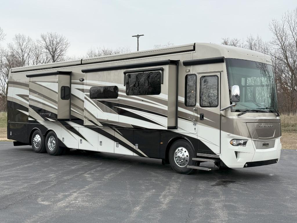 MidwayRV's tweet photo. You'll feel right at home in the beautiful 2021 Newmar Ventana 4369!
-Freightliner Chassis
-400HP Cummins
-15,587 Miles
-3 Slides
-1.5 Bath
See it all here: https://t.co/eb0vV2tj0p... https://t.co/1I5TBBDhIE