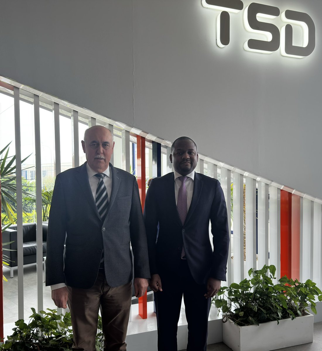 Ce lundi 14 avril 2025, le Chargé d’Affaires a.i., Monsieur Carl Eric Barthelus, s’est réuni avec Monsieur Antonio Ramírez González, Président de <a href="/tsd_intl/">Technology & Security Developments</a> pour parler de coopération sécuritaire en vue d’appuyer les efforts du gouvernement haïtien dans le cadre du renforcement