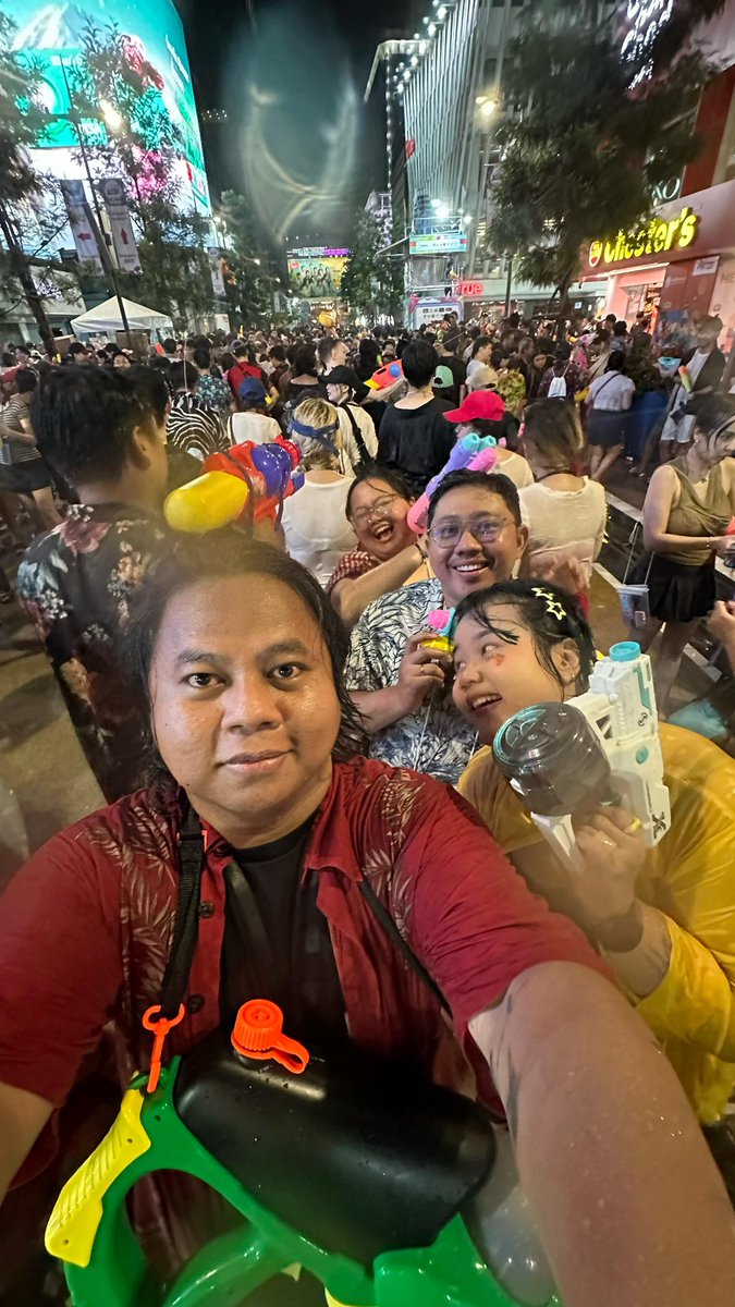 tembostern's tweet photo. songkran 2025🫧❤️💛🩵 https://t.co/Xy9SjEu6sc