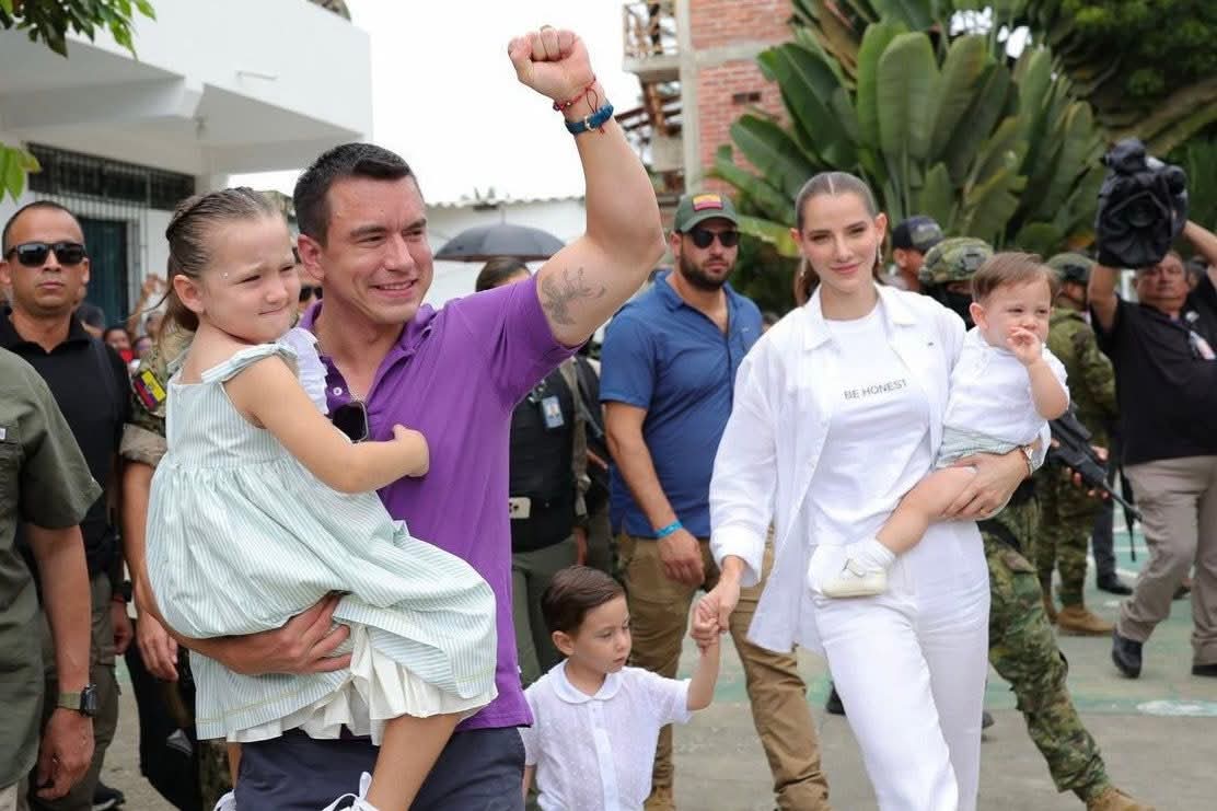 En Ecuador gana la democracia y la libertad con <a href="/DanielNoboaOk/">Daniel Noboa Azin</a>  Dios permita el mismo caminó para Colombia en el 2026; reconfiguración del orden y la política decente en América Latina.