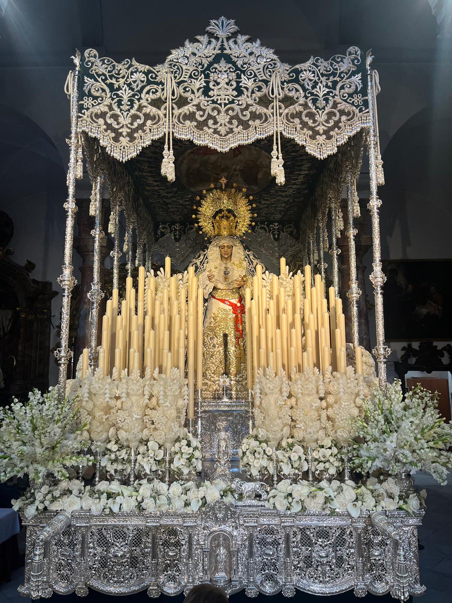 HdadCandelaria1's tweet photo. Todo preparado en San Nicolás para el día más especial del año. Nuestros Sagrados Titulares ya se encuentran en sus pasos con el exorno floral para mañana.

Virgen:
Esquina - Delphinium y gladiolos.
jarras- rosa playa blanca y rosas pitiminí blancas https://t.co/UToMqU2HDf