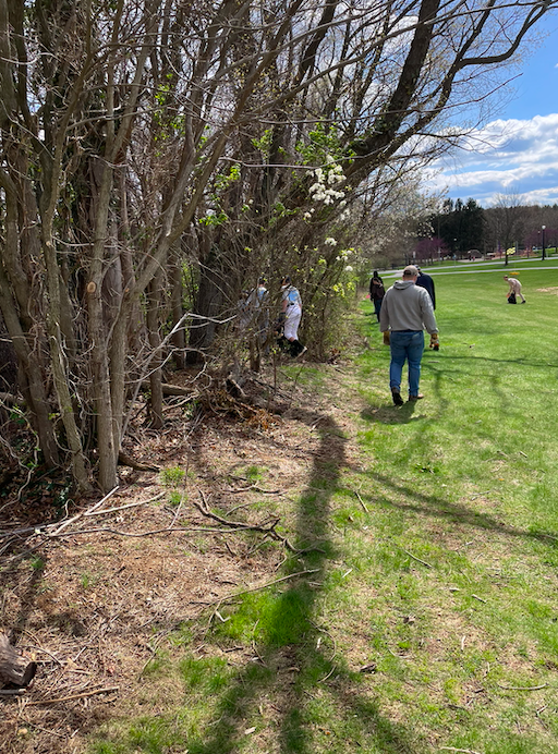 This weekend, two 12U teams, Team Lightning (Coach Jeremy Gwyn) and Team Bolts (Coach Jim Damm), joined forces at Overlook Park to clean up trash as part of the Manheim Township Earth Fest event! The boys hauled in about 3 bags of trash over 1.5 hours!