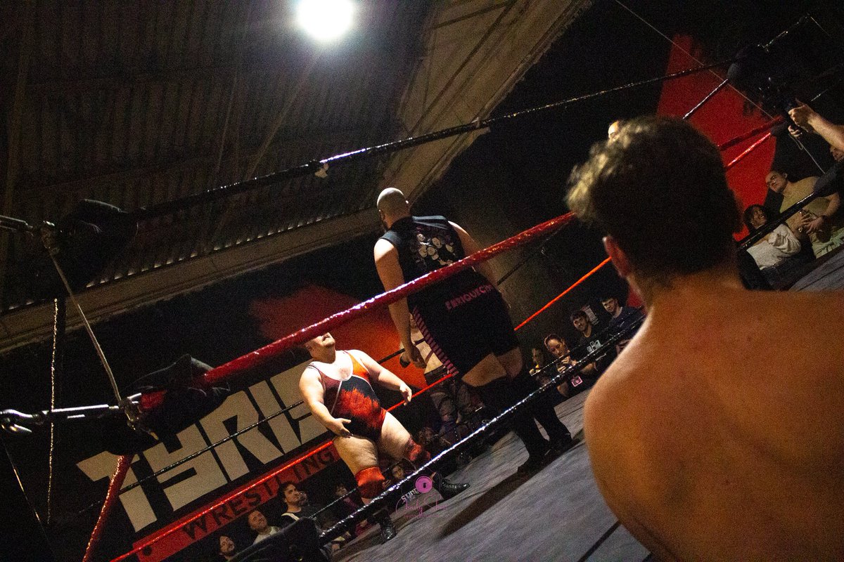 TyrisWrestling's tweet photo. En el pre-main event de la jornada, #LosAMIGOS 🫂 lograron defender exitosamente sus Campeonatos por Equipos frente a #AdriaanLemstra 🇳🇱 y @Camus_Socrates 🇫🇷. https://t.co/intMFb1VQv