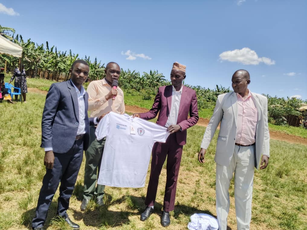 Wakandi_Ug's tweet image. Last week, our very own Nebert, attended the AGM of our estimeed clients; Kashanda Tukore Sacco. In the same engagement, we had savers of the week recognised. We are excited by the impact our solutions avail to our dear clients. 

#BuildingCommunity #WakandiEnergy #Save #FinTech