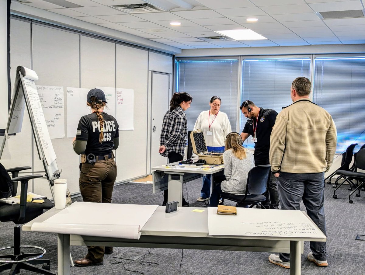 FBISanDiego's tweet image. Last week, #FBISanDiego Crisis Negotiation Team (CNT) hosted a training for our federal, state, and local law enforcement partners. CNT teams deploy to critical incidents including hostage takings, suicides, and barricades. 

Thank you to our partners for their participation!