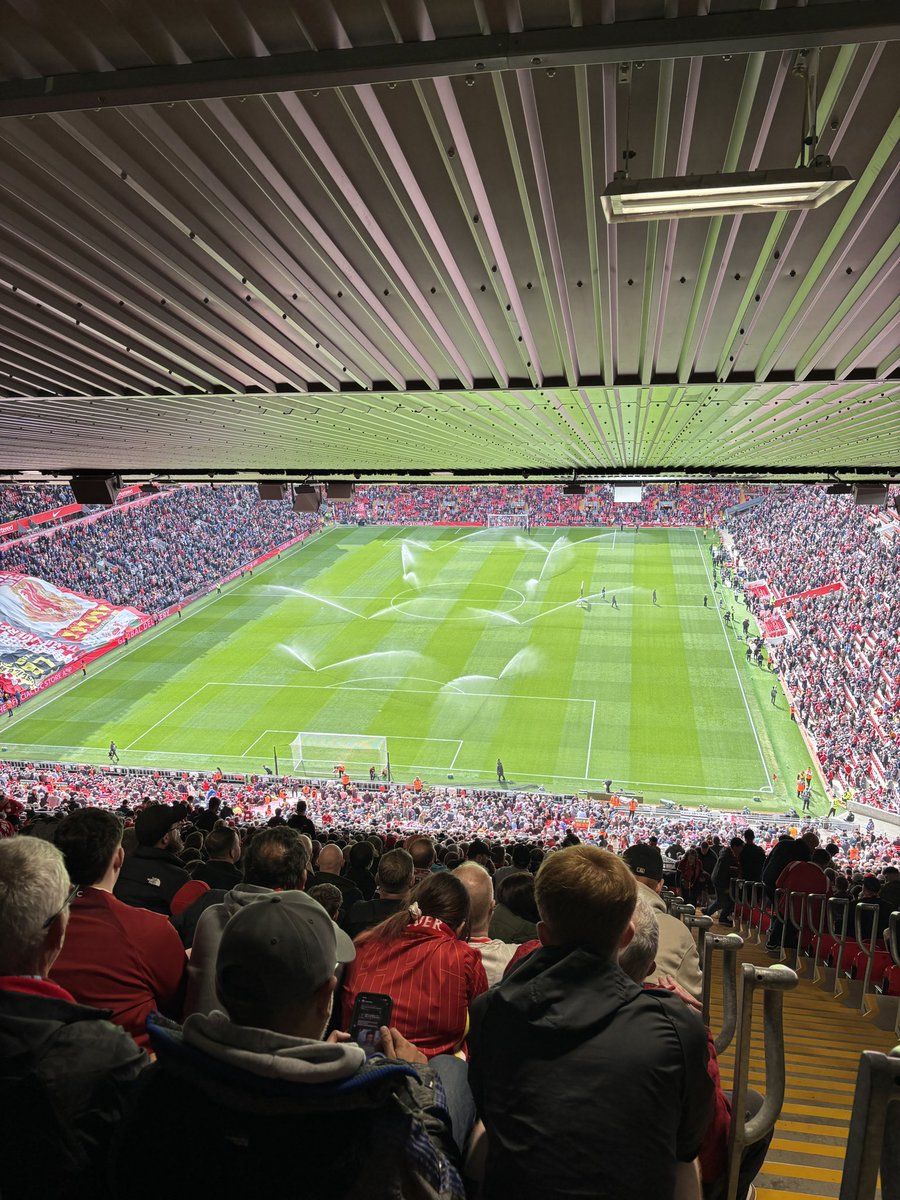 LeeJ2711's tweet image. Great day yesterday #LFC #6ToGo