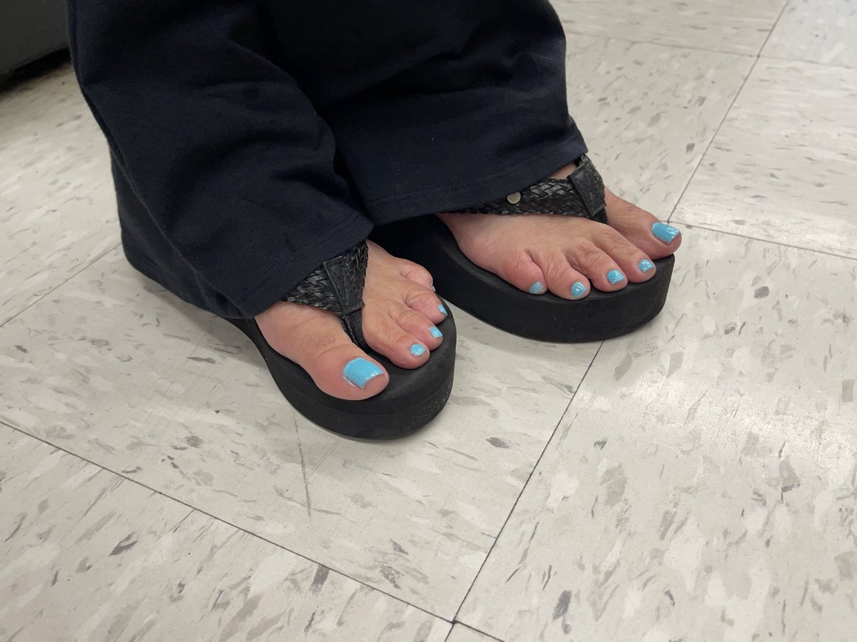 Soles__R__us's tweet photo. This is why we stay ready never know when a candid moment turns iconic
#ToesOutTuesday #FeetOnFleek #StreetSoles
#solesRUs https://t.co/VAwqeypt39